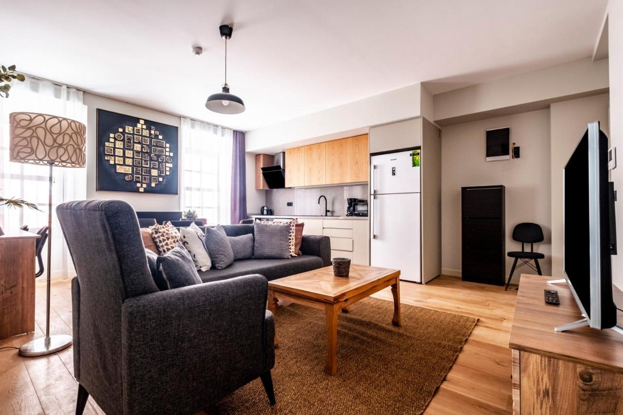 Charming Flat With Central Location In Beyoglu อิสตันบูล ภายนอก รูปภาพ