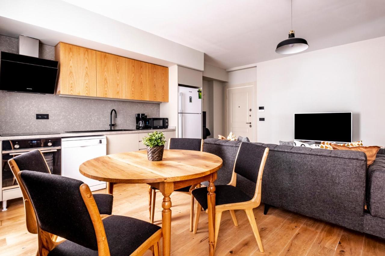 Charming Flat With Central Location In Beyoglu อิสตันบูล ภายนอก รูปภาพ
